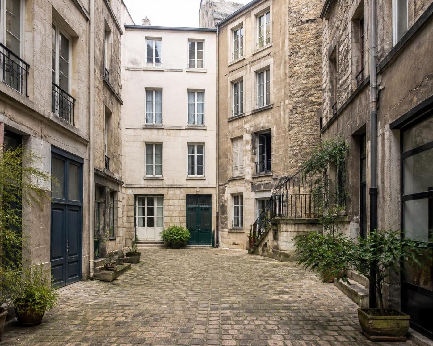 découvrez les règles essentielles pour partager une cour commune sans copropriété, afin de bien gérer cet espace extérieur en toute sérénité.