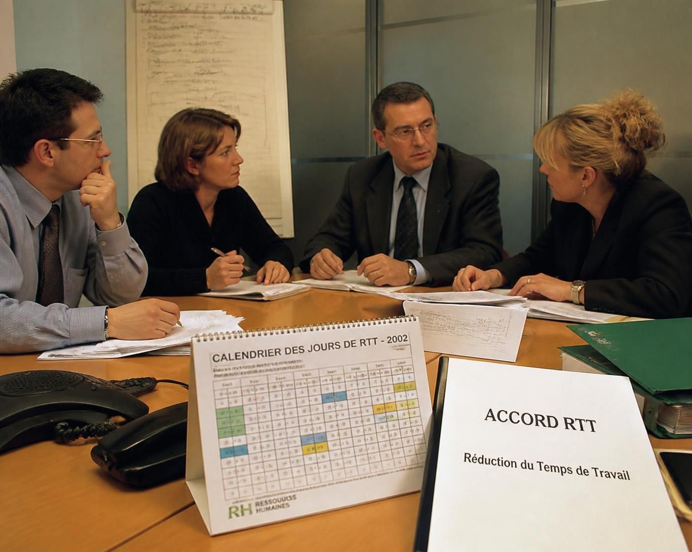 découvrez en quelle année les 35 heures ont réellement changé le paysage du travail en france et l'impact de cette réforme sur la durée du travail.